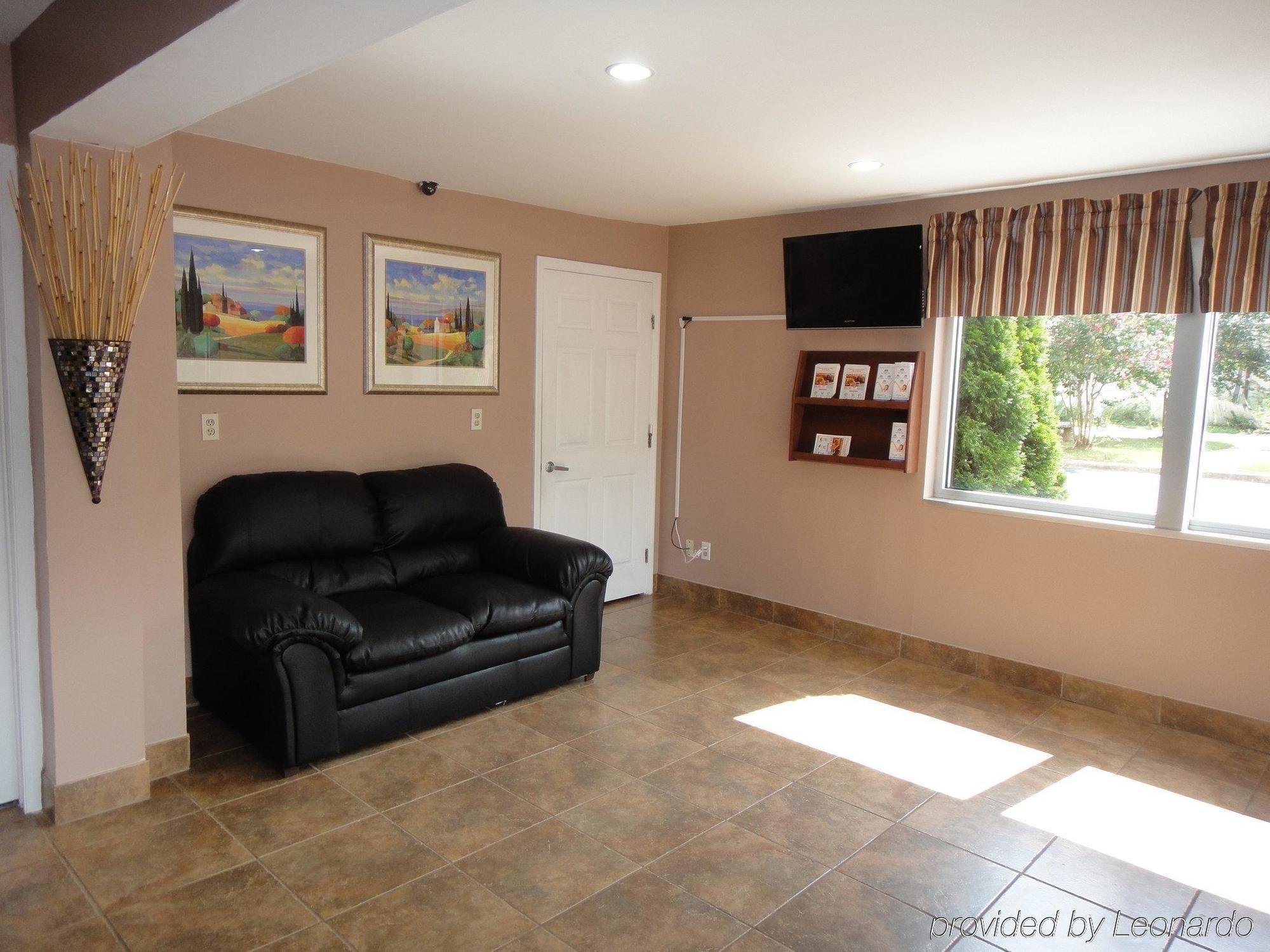 Hotel Red Roof Plus+ Birmingham East - Irondale/airport 3*